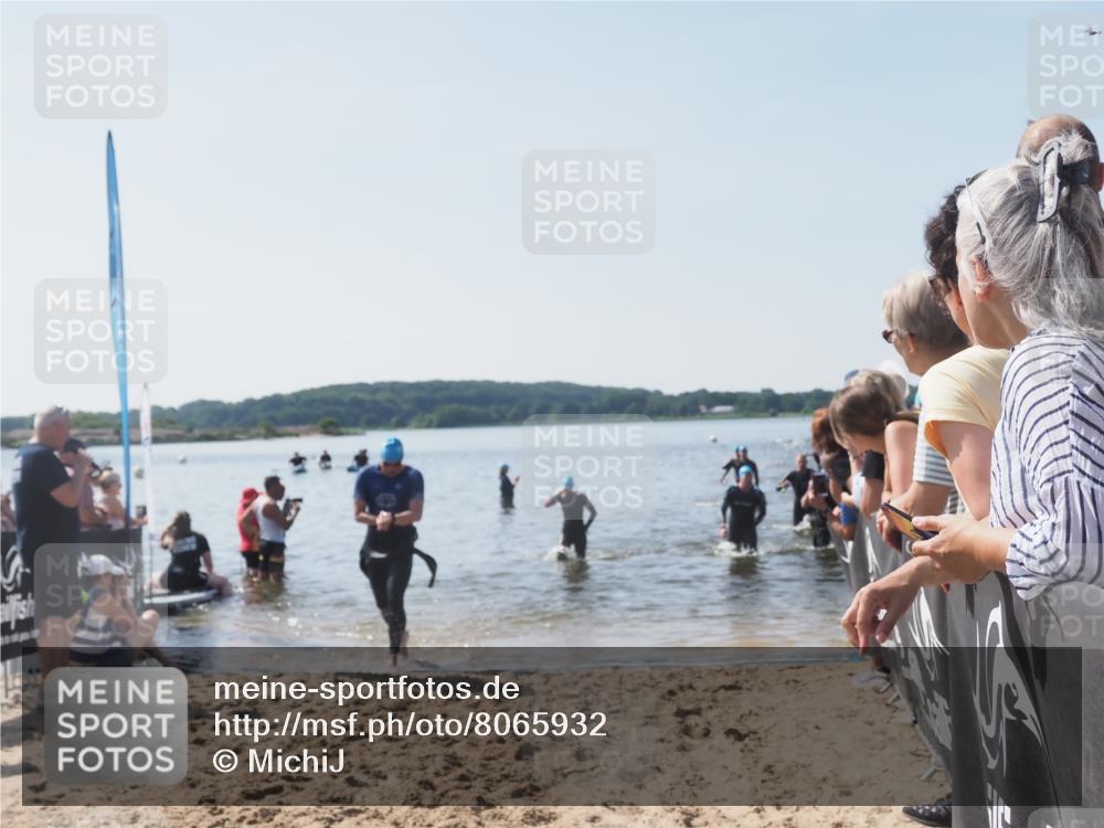 22.06.2025 - Viking Triathlon MichiJ http://msf.ph/oto/8065932 22.06.2025 10:32:22 Schwimmen 53, 147, 170, 173, 214, 461, 492 meine-sportfotos.de
