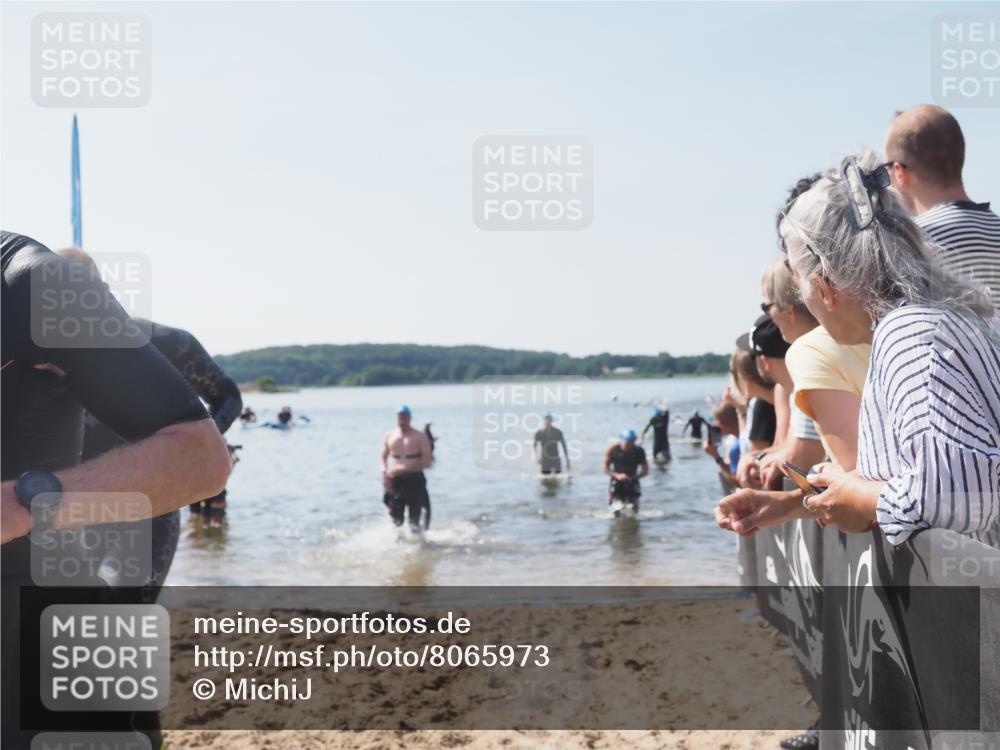 22.06.2025 - Viking Triathlon MichiJ http://msf.ph/oto/8065973 22.06.2025 10:32:35 Schwimmen 80, 170, 208, 278, 492, 554 meine-sportfotos.de