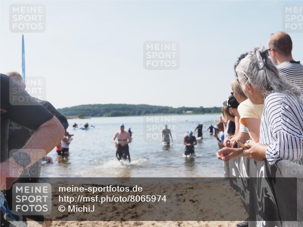 22.06.2025 - Viking Triathlon MichiJ http://msf.ph/oto/8065974 22.06.2025 10:32:35 Schwimmen 80, 170, 208, 278, 492, 554 meine-sportfotos.de