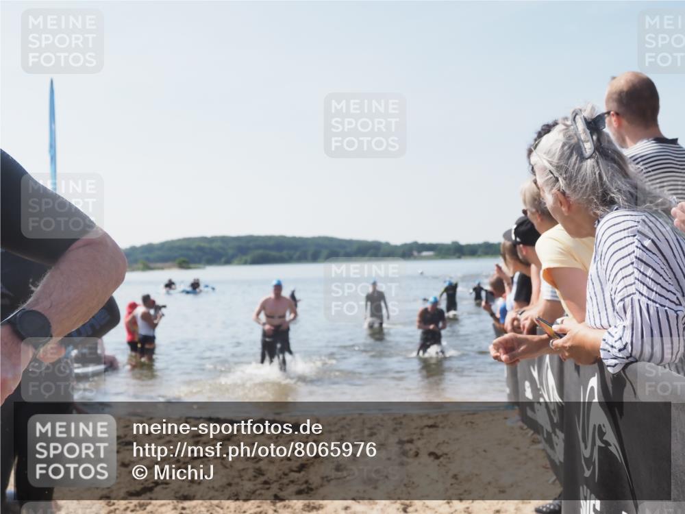 22.06.2025 - Viking Triathlon MichiJ http://msf.ph/oto/8065976 22.06.2025 10:32:35 Schwimmen 80, 170, 208, 278, 492, 554 meine-sportfotos.de