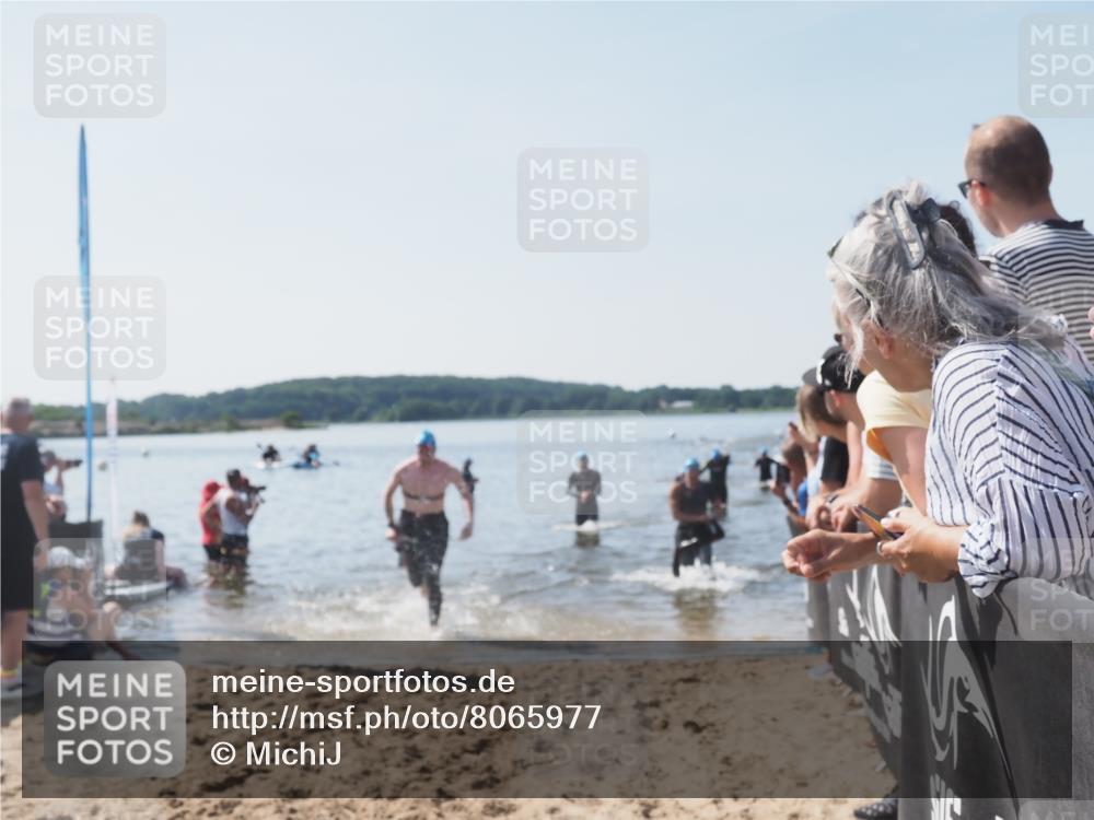 22.06.2025 - Viking Triathlon MichiJ http://msf.ph/oto/8065977 22.06.2025 10:32:36 Schwimmen 80, 170, 208, 278, 492, 554 meine-sportfotos.de