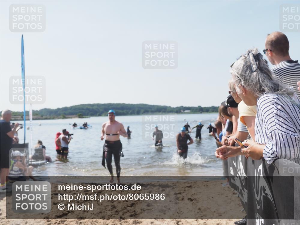 22.06.2025 - Viking Triathlon MichiJ http://msf.ph/oto/8065986 22.06.2025 10:32:37 Schwimmen 80, 170, 208, 278, 492, 554 meine-sportfotos.de