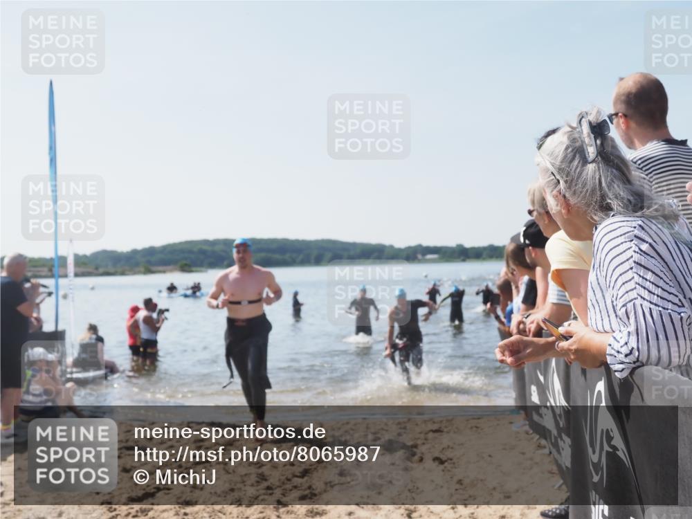22.06.2025 - Viking Triathlon MichiJ http://msf.ph/oto/8065987 22.06.2025 10:32:37 Schwimmen 80, 170, 208, 278, 492, 554 meine-sportfotos.de