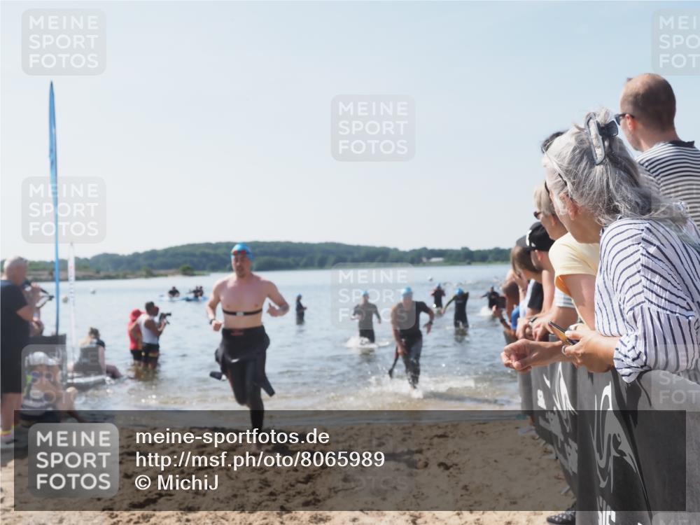 22.06.2025 - Viking Triathlon MichiJ http://msf.ph/oto/8065989 22.06.2025 10:32:37 Schwimmen 80, 170, 208, 278, 492, 554 meine-sportfotos.de