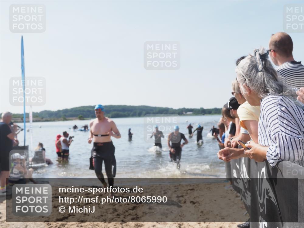 22.06.2025 - Viking Triathlon MichiJ http://msf.ph/oto/8065990 22.06.2025 10:32:37 Schwimmen 80, 170, 208, 278, 492, 554 meine-sportfotos.de