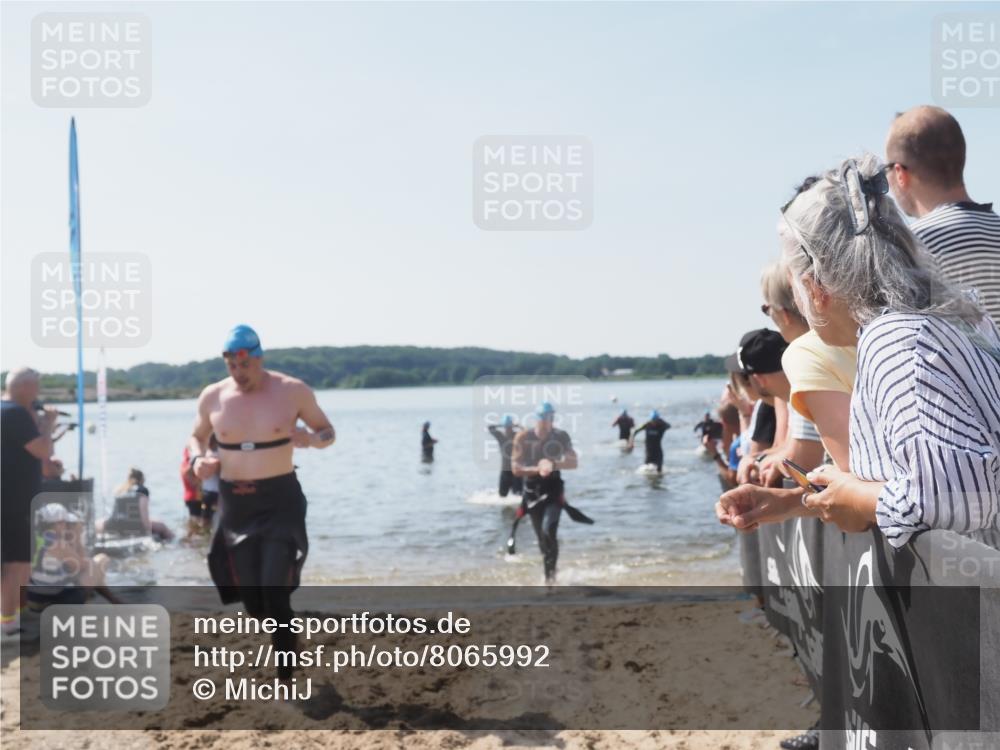 22.06.2025 - Viking Triathlon MichiJ http://msf.ph/oto/8065992 22.06.2025 10:32:38 Schwimmen 80, 170, 208, 278, 492, 554 meine-sportfotos.de