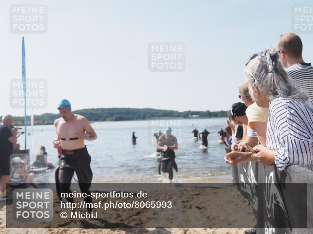 22.06.2025 - Viking Triathlon MichiJ http://msf.ph/oto/8065993 22.06.2025 10:32:38 Schwimmen 80, 170, 208, 278, 492, 554 meine-sportfotos.de