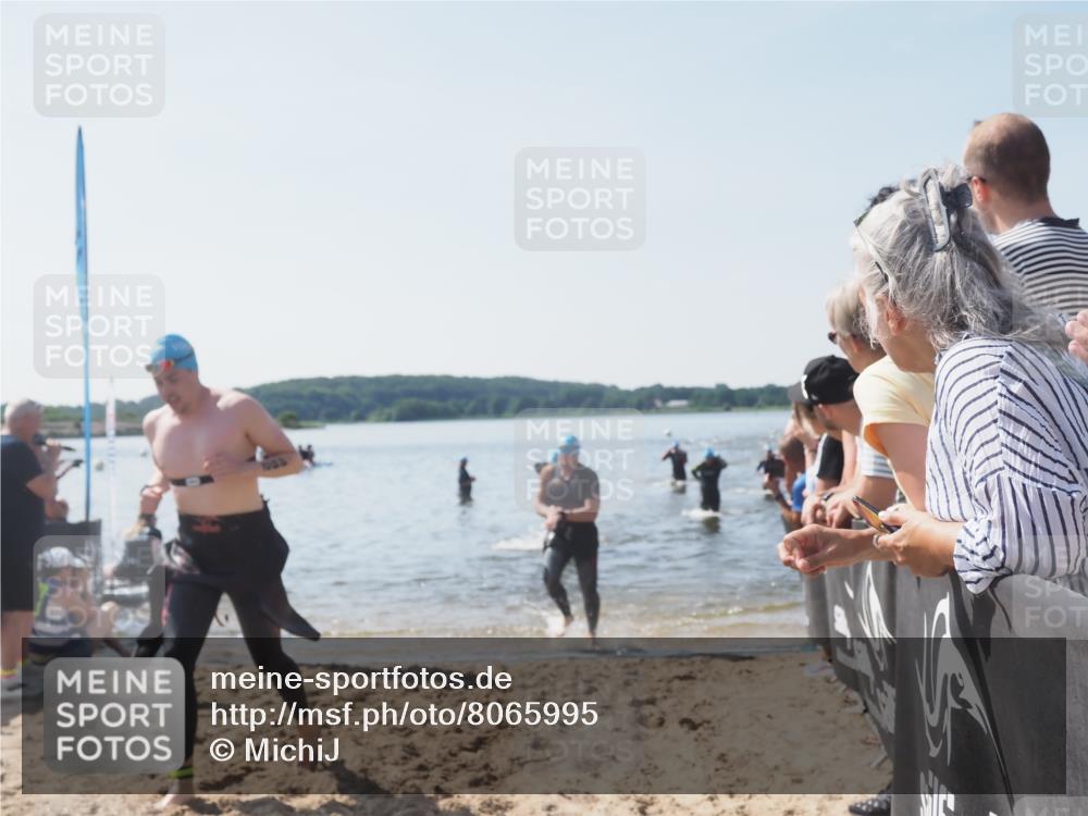 22.06.2025 - Viking Triathlon MichiJ http://msf.ph/oto/8065995 22.06.2025 10:32:38 Schwimmen 80, 170, 208, 278, 492, 554 meine-sportfotos.de