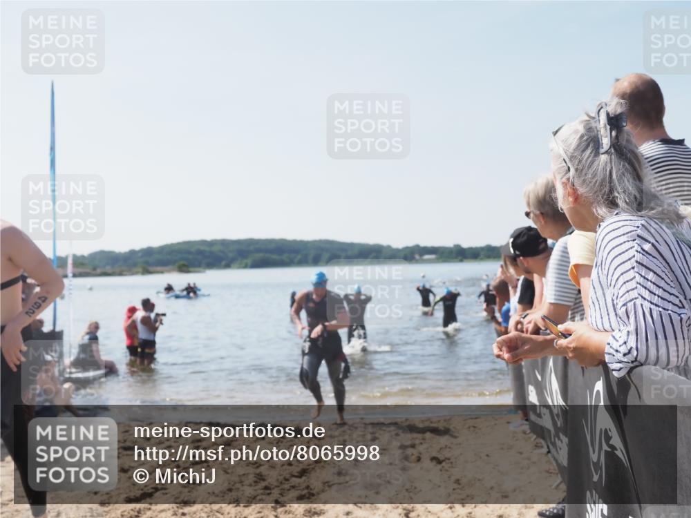 22.06.2025 - Viking Triathlon MichiJ http://msf.ph/oto/8065998 22.06.2025 10:32:39 Schwimmen 80, 170, 208, 278, 492, 554 meine-sportfotos.de