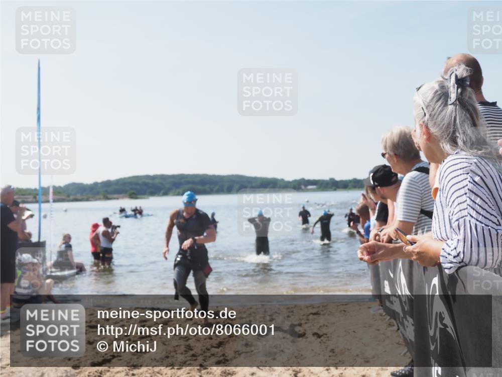 22.06.2025 - Viking Triathlon MichiJ http://msf.ph/oto/8066001 22.06.2025 10:32:39 Schwimmen 80, 170, 208, 278, 492, 554 meine-sportfotos.de