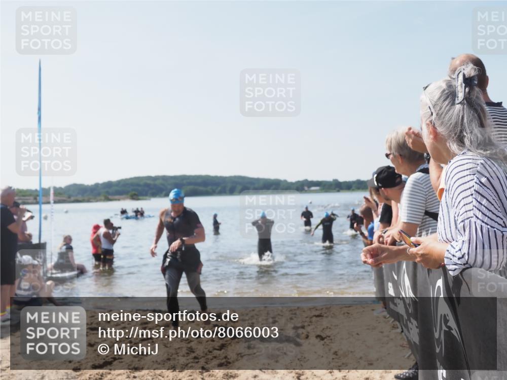 22.06.2025 - Viking Triathlon MichiJ http://msf.ph/oto/8066003 22.06.2025 10:32:40 Schwimmen 80, 170, 208, 278, 554 meine-sportfotos.de