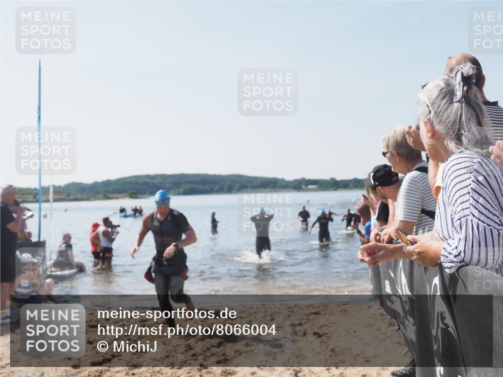 22.06.2025 - Viking Triathlon MichiJ http://msf.ph/oto/8066004 22.06.2025 10:32:40 Schwimmen 80, 170, 208, 278, 554 meine-sportfotos.de