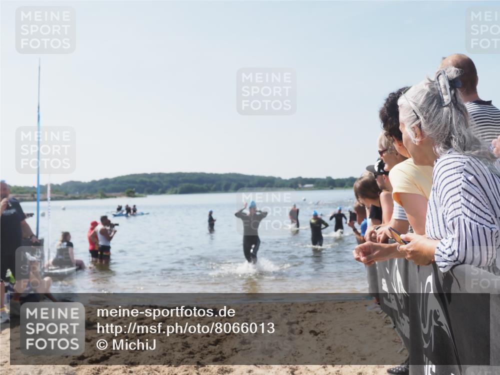 22.06.2025 - Viking Triathlon MichiJ http://msf.ph/oto/8066013 22.06.2025 10:32:41 Schwimmen 80, 170, 208, 278, 554 meine-sportfotos.de
