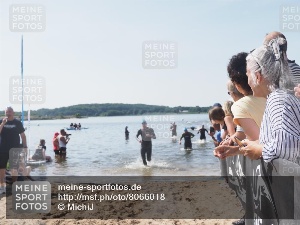 22.06.2025 - Viking Triathlon MichiJ http://msf.ph/oto/8066018 22.06.2025 10:32:42 Schwimmen 80, 208, 278, 554 meine-sportfotos.de