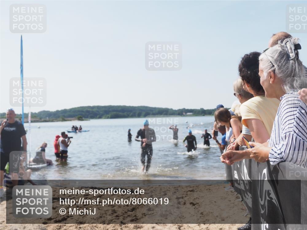 22.06.2025 - Viking Triathlon MichiJ http://msf.ph/oto/8066019 22.06.2025 10:32:43 Schwimmen 80, 208, 278, 554 meine-sportfotos.de