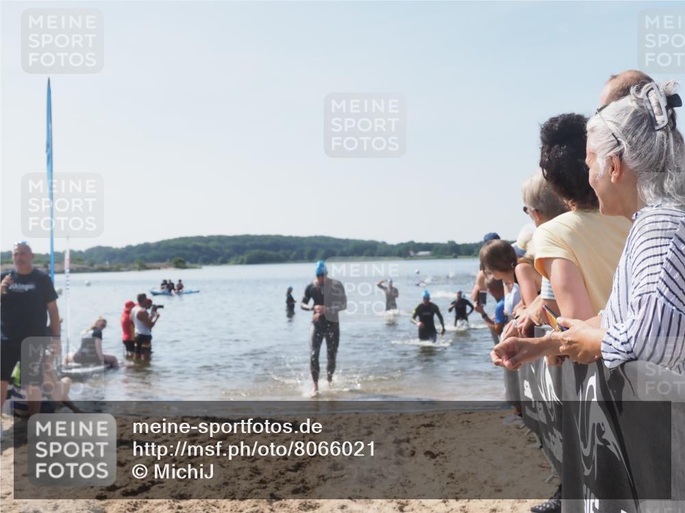 22.06.2025 - Viking Triathlon MichiJ http://msf.ph/oto/8066021 22.06.2025 10:32:43 Schwimmen 80, 208, 278, 554 meine-sportfotos.de