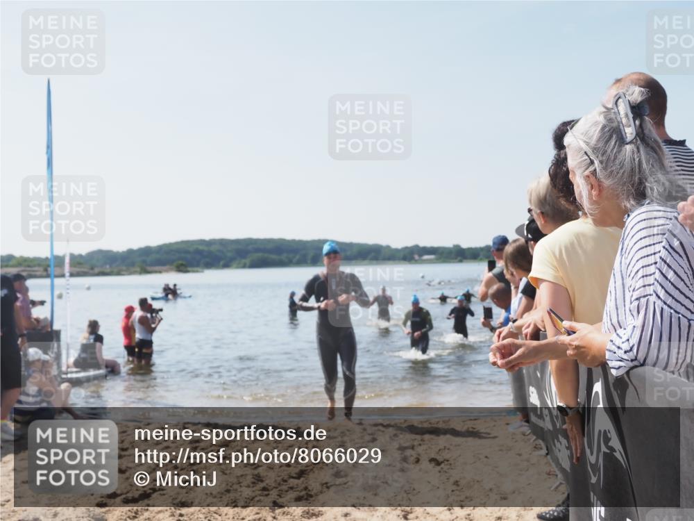 22.06.2025 - Viking Triathlon MichiJ http://msf.ph/oto/8066029 22.06.2025 10:32:44 Schwimmen 80, 208, 278, 554 meine-sportfotos.de
