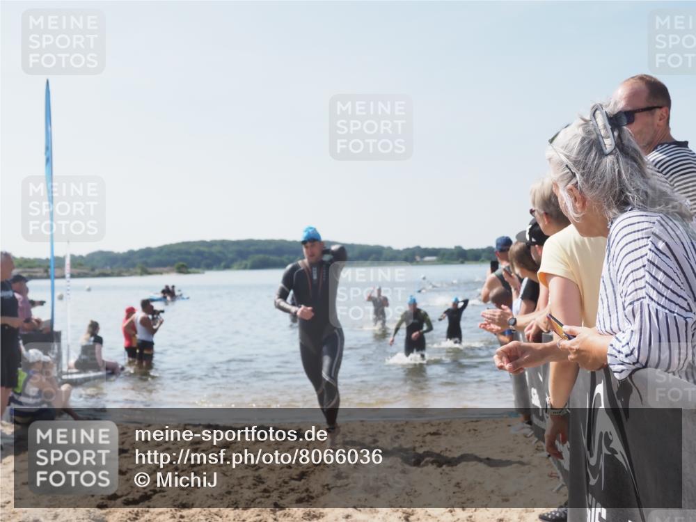 22.06.2025 - Viking Triathlon MichiJ http://msf.ph/oto/8066036 22.06.2025 10:32:45 Schwimmen 80, 208, 278, 554 meine-sportfotos.de