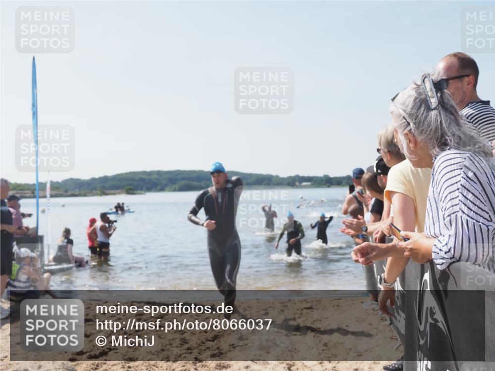 22.06.2025 - Viking Triathlon MichiJ http://msf.ph/oto/8066037 22.06.2025 10:32:45 Schwimmen 80, 208, 278, 554 meine-sportfotos.de