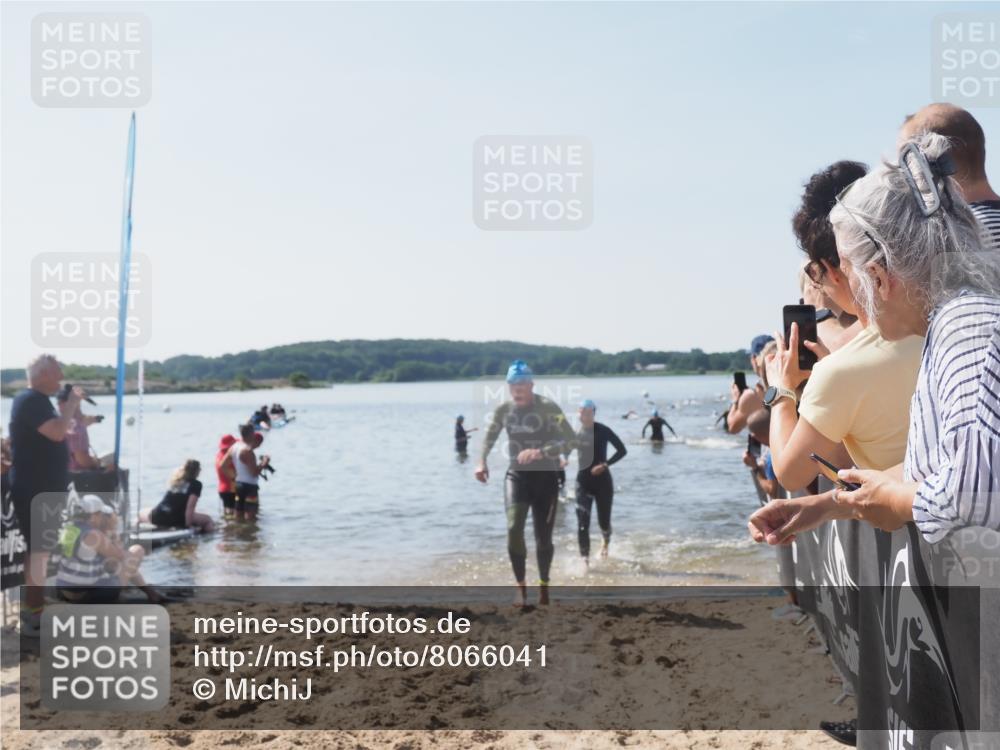 22.06.2025 - Viking Triathlon MichiJ http://msf.ph/oto/8066041 22.06.2025 10:32:49 Schwimmen 113, 208, 278, 287, 554 meine-sportfotos.de
