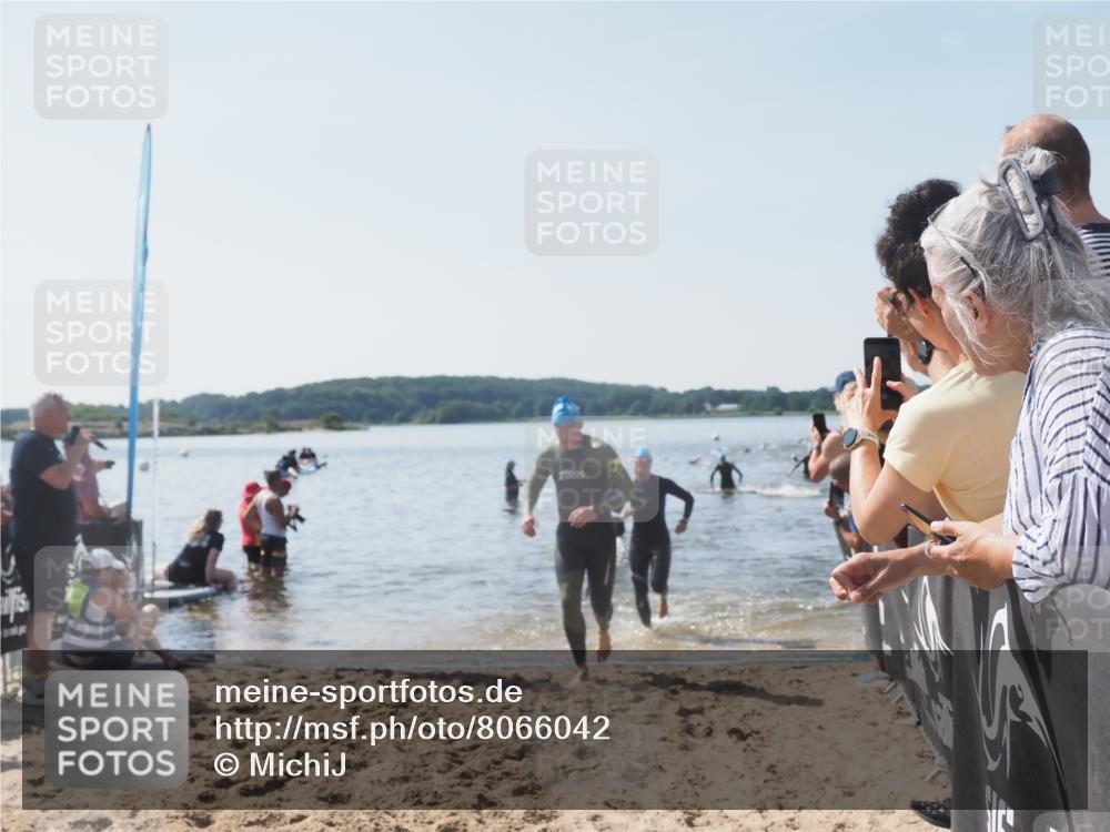 22.06.2025 - Viking Triathlon MichiJ http://msf.ph/oto/8066042 22.06.2025 10:32:49 Schwimmen 113, 208, 278, 287, 554 meine-sportfotos.de
