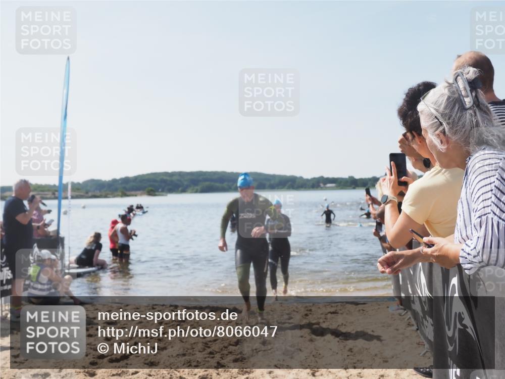 22.06.2025 - Viking Triathlon MichiJ http://msf.ph/oto/8066047 22.06.2025 10:32:49 Schwimmen 113, 208, 278, 287, 554 meine-sportfotos.de