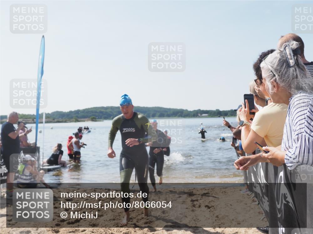 22.06.2025 - Viking Triathlon MichiJ http://msf.ph/oto/8066054 22.06.2025 10:32:50 Schwimmen 113, 208, 278, 287, 554 meine-sportfotos.de