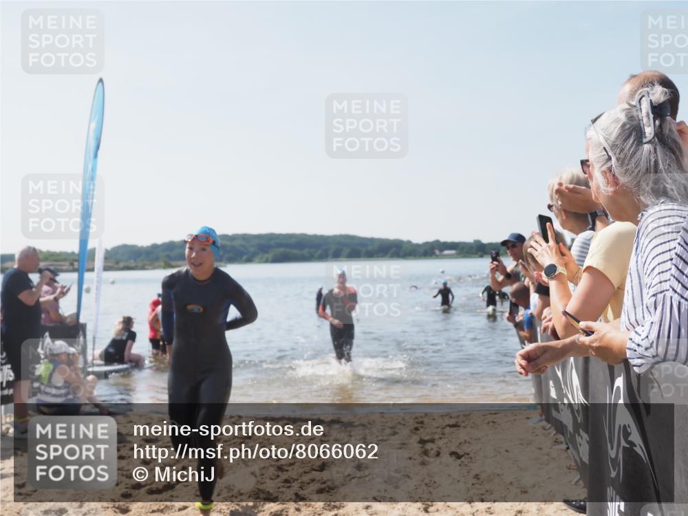 22.06.2025 - Viking Triathlon MichiJ http://msf.ph/oto/8066062 22.06.2025 10:32:51 Schwimmen 113, 208, 278, 287, 554 meine-sportfotos.de