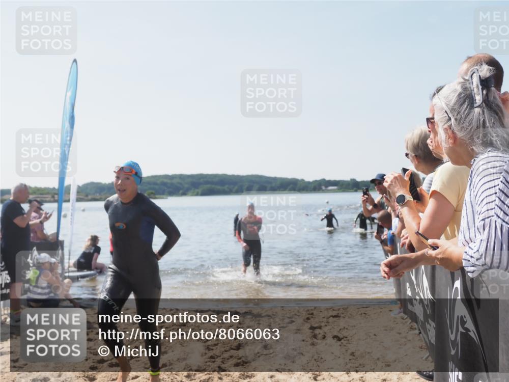 22.06.2025 - Viking Triathlon MichiJ http://msf.ph/oto/8066063 22.06.2025 10:32:52 Schwimmen 113, 278, 287, 554 meine-sportfotos.de