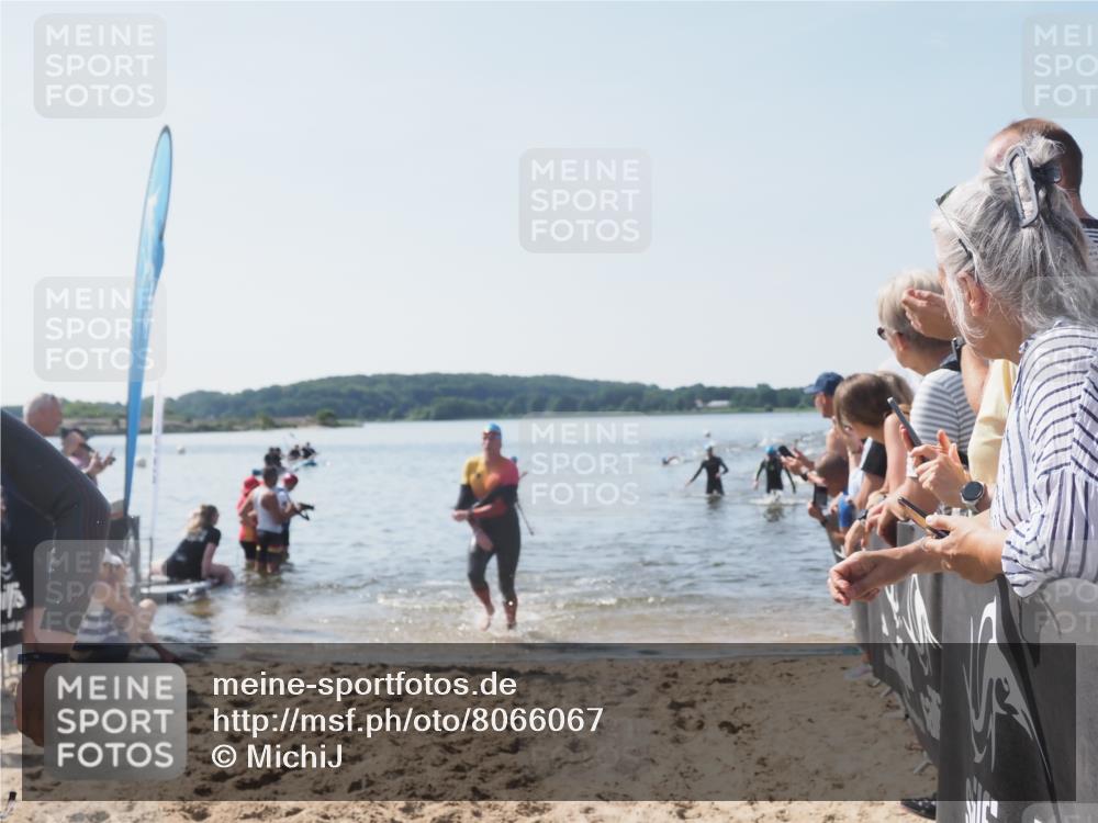 22.06.2025 - Viking Triathlon MichiJ http://msf.ph/oto/8066067 22.06.2025 10:32:52 Schwimmen 113, 278, 287, 554 meine-sportfotos.de