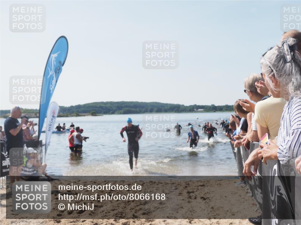 22.06.2025 - Viking Triathlon MichiJ http://msf.ph/oto/8066168 22.06.2025 10:33:22 Schwimmen 28, 38, 300, 382, 387, 522, 524, 608 meine-sportfotos.de