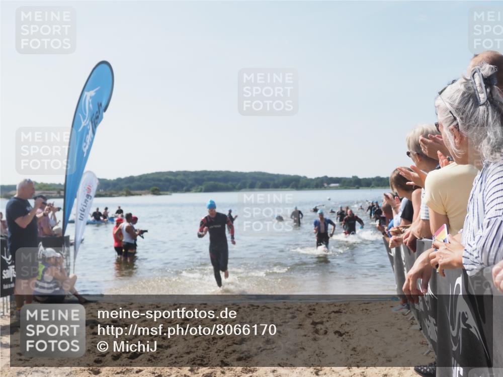 22.06.2025 - Viking Triathlon MichiJ http://msf.ph/oto/8066170 22.06.2025 10:33:22 Schwimmen 28, 38, 300, 382, 387, 522, 524, 608 meine-sportfotos.de