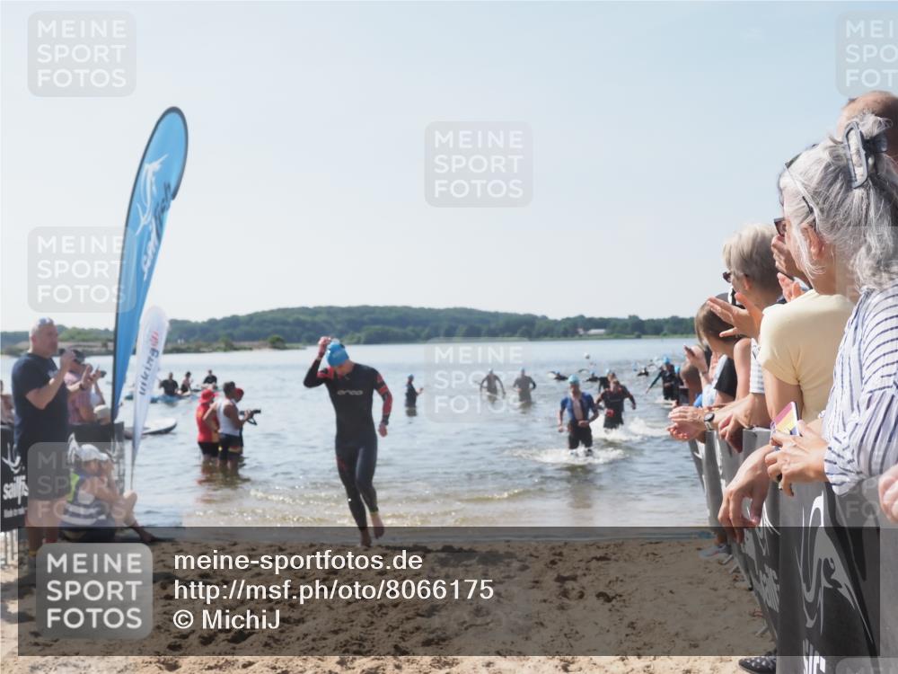 22.06.2025 - Viking Triathlon MichiJ http://msf.ph/oto/8066175 22.06.2025 10:33:23 Schwimmen 28, 38, 300, 382, 387, 522, 524, 608 meine-sportfotos.de