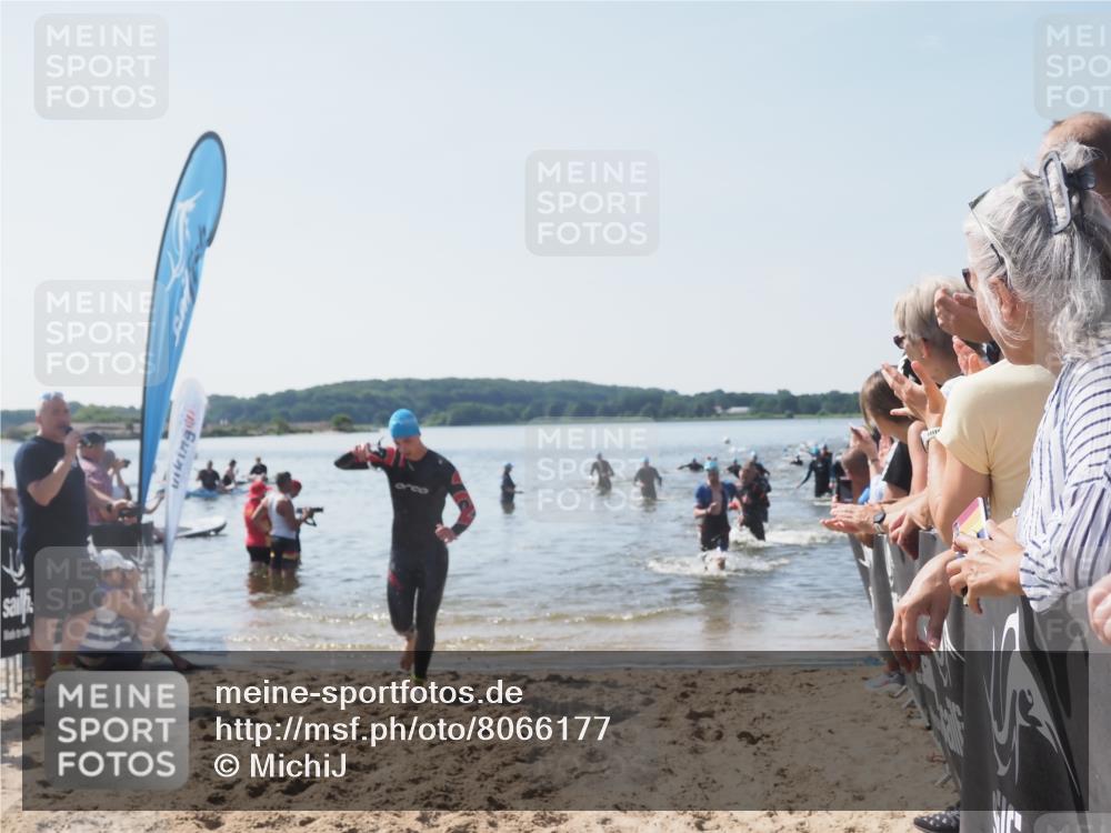 22.06.2025 - Viking Triathlon MichiJ http://msf.ph/oto/8066177 22.06.2025 10:33:23 Schwimmen 28, 38, 300, 382, 387, 522, 524, 608 meine-sportfotos.de