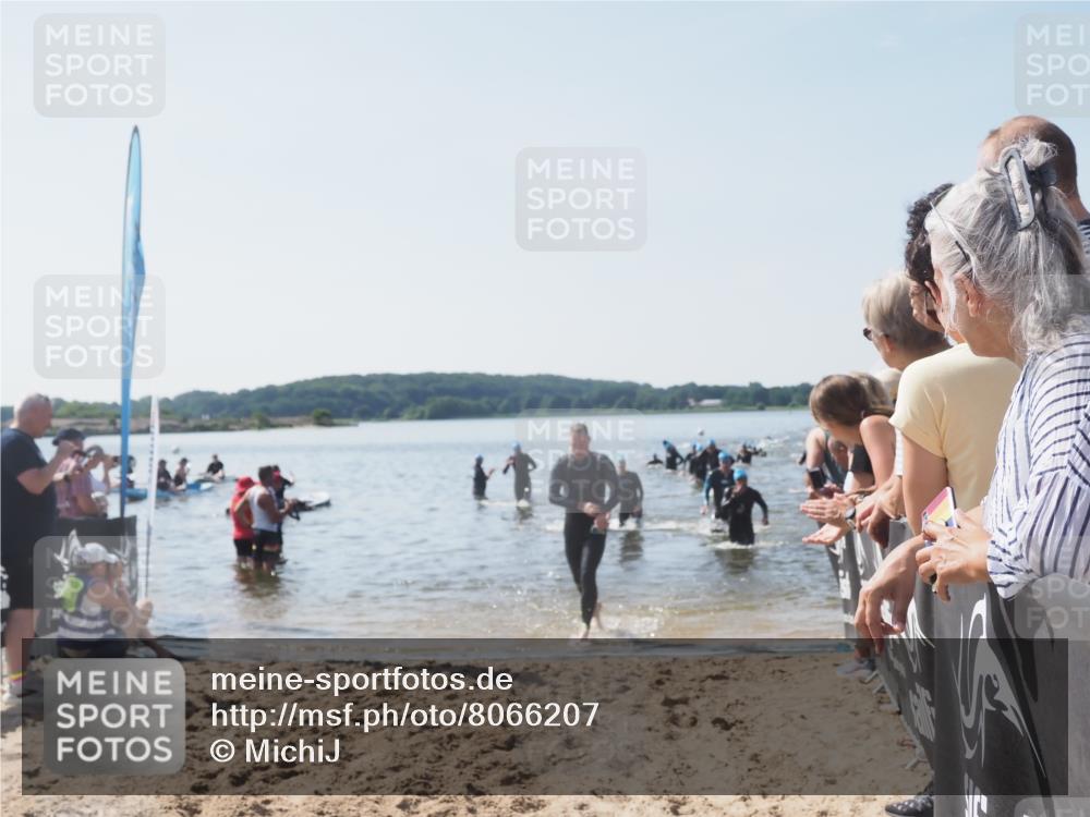 22.06.2025 - Viking Triathlon MichiJ http://msf.ph/oto/8066207 22.06.2025 10:33:32 Schwimmen 38, 255, 300, 304, 348, 382, 457, 522, 524 meine-sportfotos.de