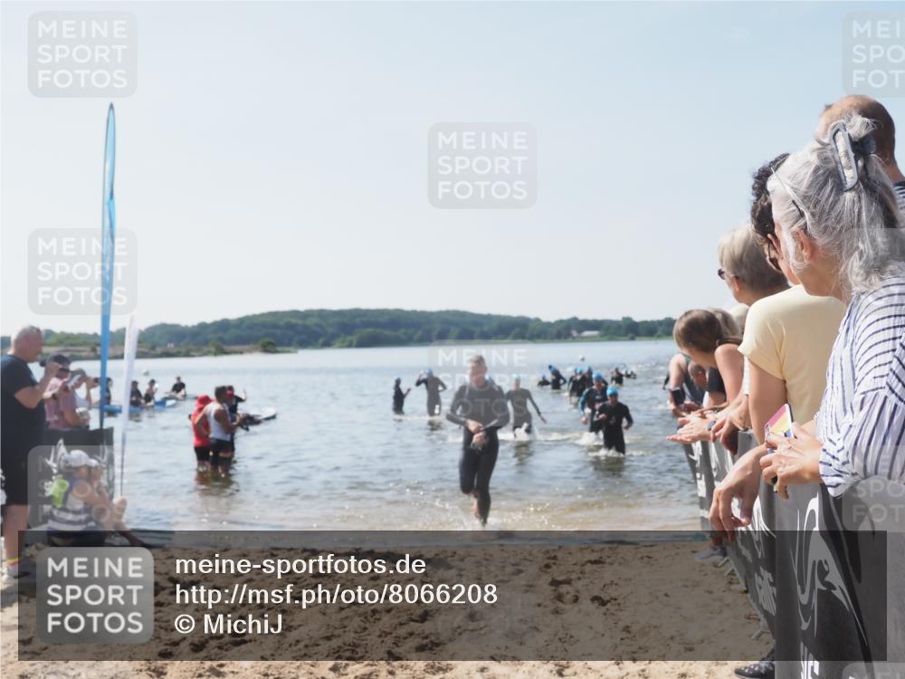 22.06.2025 - Viking Triathlon MichiJ http://msf.ph/oto/8066208 22.06.2025 10:33:32 Schwimmen 38, 255, 300, 304, 348, 382, 457, 522, 524 meine-sportfotos.de