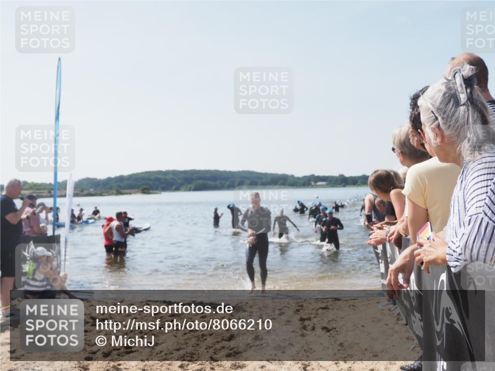 22.06.2025 - Viking Triathlon MichiJ http://msf.ph/oto/8066210 22.06.2025 10:33:32 Schwimmen 38, 255, 300, 304, 348, 382, 457, 522, 524 meine-sportfotos.de
