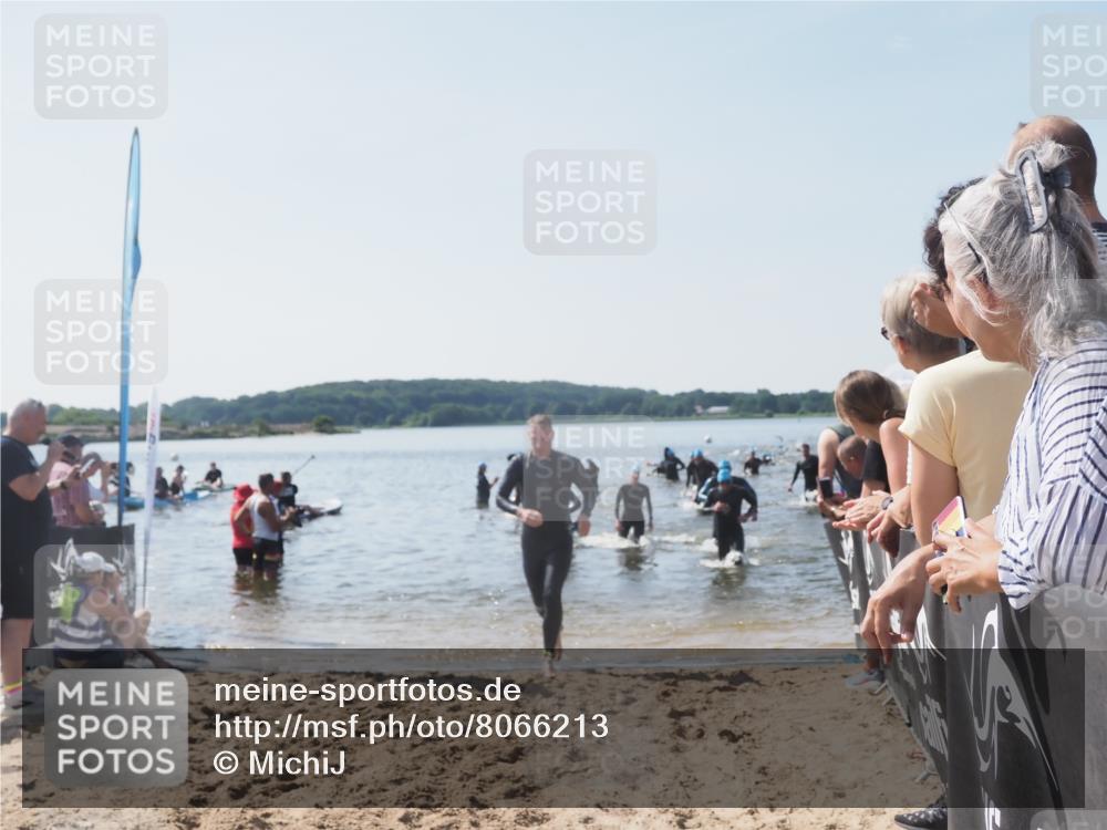 22.06.2025 - Viking Triathlon MichiJ http://msf.ph/oto/8066213 22.06.2025 10:33:32 Schwimmen 38, 255, 300, 304, 348, 382, 457, 522, 524 meine-sportfotos.de
