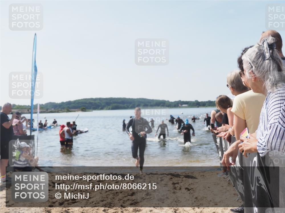 22.06.2025 - Viking Triathlon MichiJ http://msf.ph/oto/8066215 22.06.2025 10:33:33 Schwimmen 38, 255, 300, 304, 348, 382, 457, 522, 524 meine-sportfotos.de