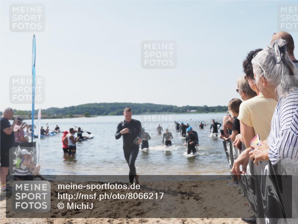 22.06.2025 - Viking Triathlon MichiJ http://msf.ph/oto/8066217 22.06.2025 10:33:33 Schwimmen 38, 255, 300, 304, 348, 382, 457, 522, 524 meine-sportfotos.de