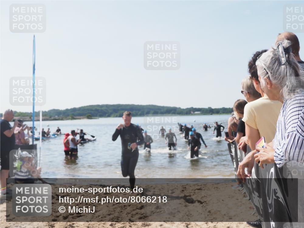 22.06.2025 - Viking Triathlon MichiJ http://msf.ph/oto/8066218 22.06.2025 10:33:33 Schwimmen 38, 255, 300, 304, 348, 382, 457, 522, 524 meine-sportfotos.de