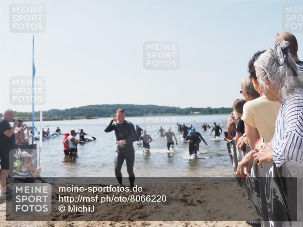 22.06.2025 - Viking Triathlon MichiJ http://msf.ph/oto/8066220 22.06.2025 10:33:33 Schwimmen 38, 255, 300, 304, 348, 382, 457, 522, 524 meine-sportfotos.de
