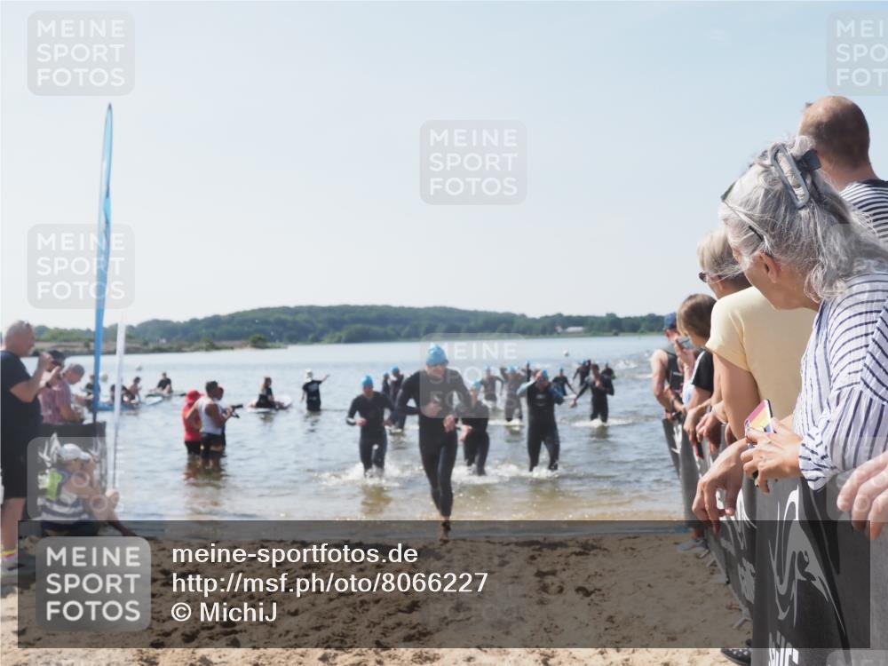 22.06.2025 - Viking Triathlon MichiJ http://msf.ph/oto/8066227 22.06.2025 10:33:37 Schwimmen 5, 38, 149, 255, 304, 348, 382, 457, 522, 524 meine-sportfotos.de