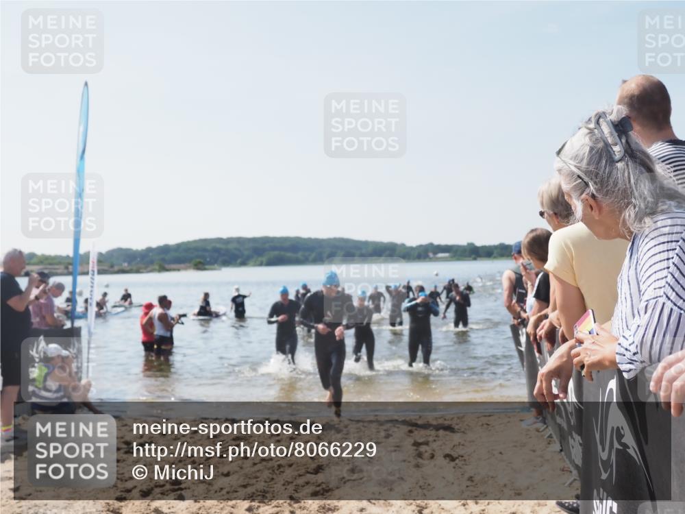 22.06.2025 - Viking Triathlon MichiJ http://msf.ph/oto/8066229 22.06.2025 10:33:37 Schwimmen 5, 38, 149, 255, 304, 348, 382, 457, 522, 524 meine-sportfotos.de