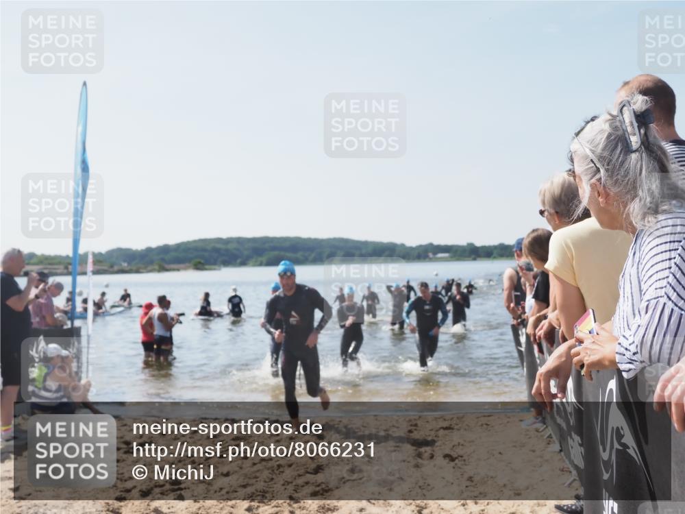22.06.2025 - Viking Triathlon MichiJ http://msf.ph/oto/8066231 22.06.2025 10:33:37 Schwimmen 5, 38, 149, 255, 304, 348, 382, 457, 522, 524 meine-sportfotos.de