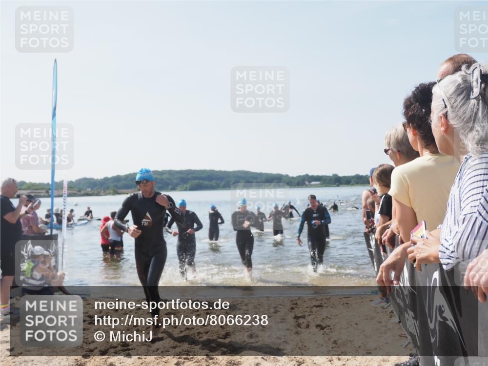 22.06.2025 - Viking Triathlon MichiJ http://msf.ph/oto/8066238 22.06.2025 10:33:38 Schwimmen 5, 38, 149, 255, 304, 348, 382, 457, 522, 524 meine-sportfotos.de