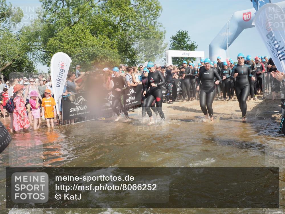 22.06.2025 - Viking Triathlon KatJ http://msf.ph/oto/8066252 22.06.2025 10:06:54 Schwimmen 66, 165, 183, 217, 244, 257, 282, 290, 318, 321, 337, 467, 468, 479, 494, 498, 501, 525, 533 meine-sportfotos.de
