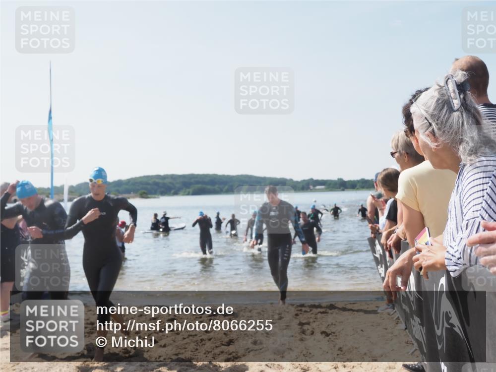 22.06.2025 - Viking Triathlon MichiJ http://msf.ph/oto/8066255 22.06.2025 10:33:41 Schwimmen 5, 38, 50, 149, 229, 242, 255, 304, 348, 382, 438, 457, 522 meine-sportfotos.de