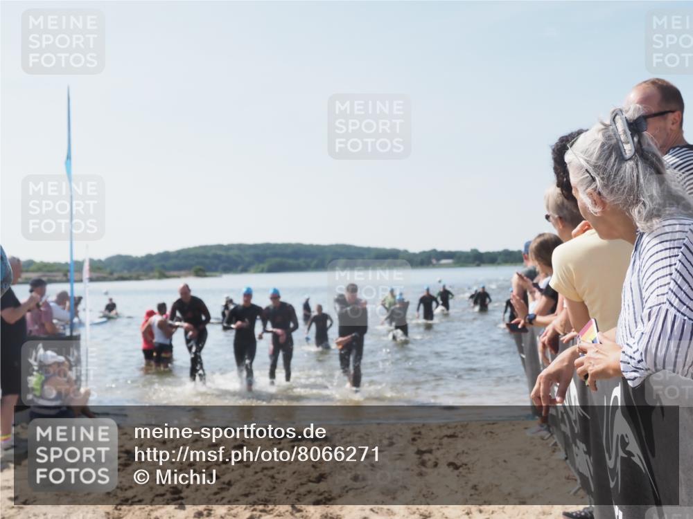 22.06.2025 - Viking Triathlon MichiJ http://msf.ph/oto/8066271 22.06.2025 10:33:45 Schwimmen 5, 50, 149, 229, 242, 255, 304, 348, 349, 438, 457 meine-sportfotos.de