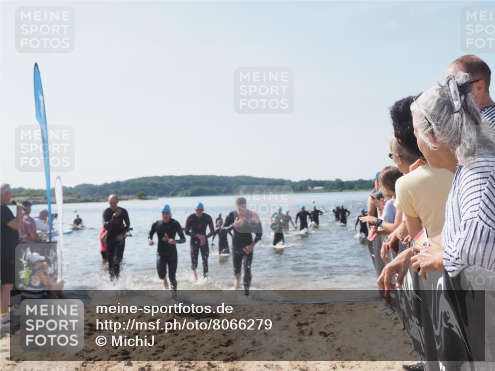 22.06.2025 - Viking Triathlon MichiJ http://msf.ph/oto/8066279 22.06.2025 10:33:46 Schwimmen 5, 50, 149, 184, 229, 242, 255, 304, 348, 349, 438, 457 meine-sportfotos.de